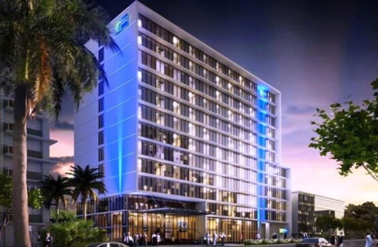 HOTEL HOLIDAY INN EXPRESS